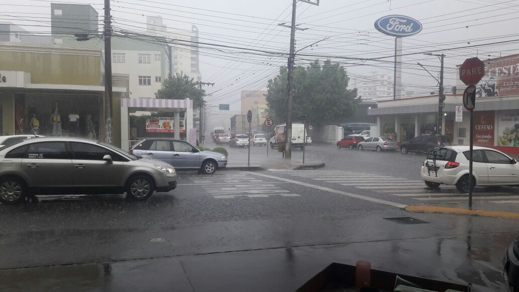Em Concórdia chuva foi forte na manhã desta terça-feira.