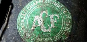 aviao-acidente-simbolo-chapecoense-sul-americana-1480401044963_615x300