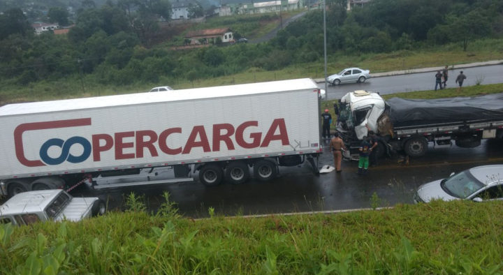 acidente-caminhao-br-153-2012-2-720x394