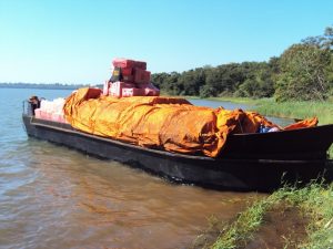 Embarcações são usadas pelas quadrilhas para burlar a fiscalização na divisa do Paraguai com o Brasil