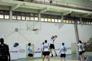 Basquete masculino define primeiros finalistas dos Jogos Escolares