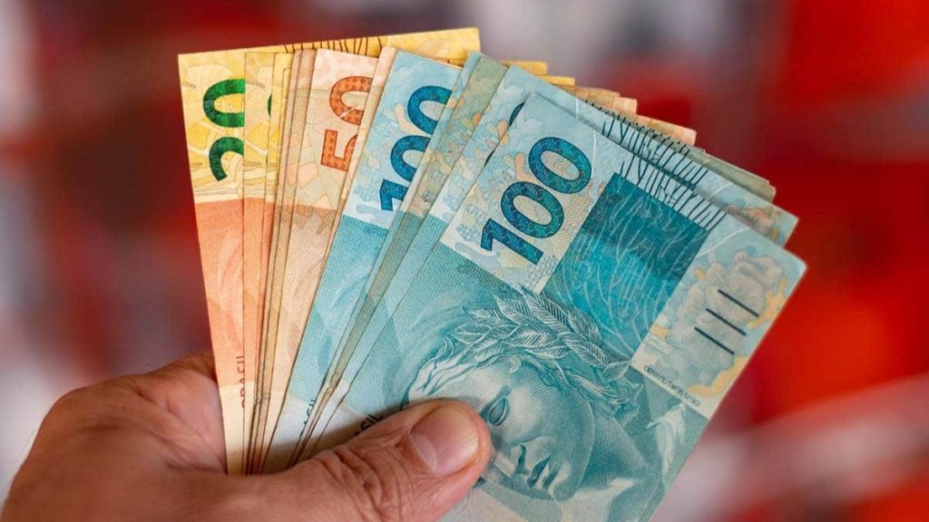 NOTA FALSA: Homem detido ao tentar comprar em supermercado