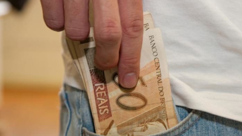 Insatisfeito com programa de R$ 200, homem aciona a polícia