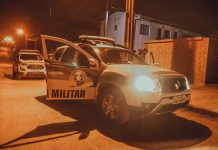 Um homem é preso por tráfico de drogas durante abordagem
