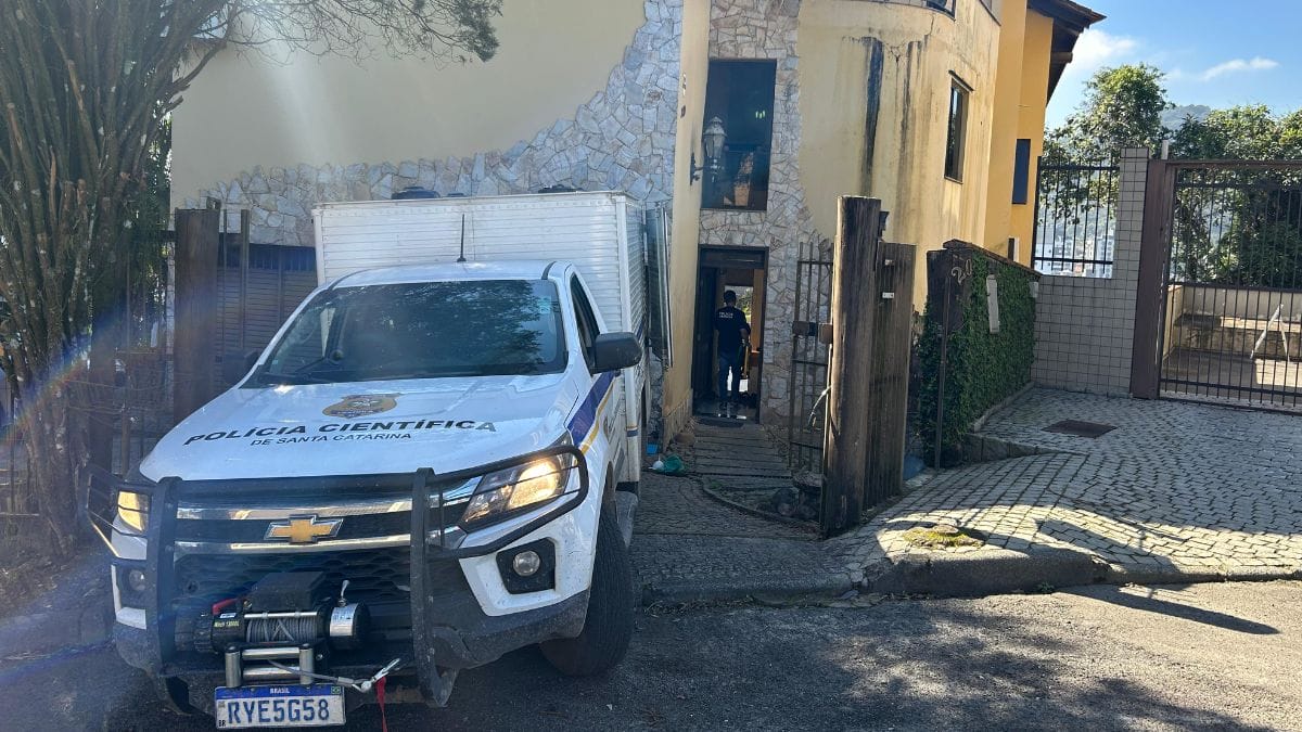O homem de 49 anos matou a esposa, de 40 anos, e dois enteados menores de 18 anos, e ainda atirou na sogra, que sobreviveu.