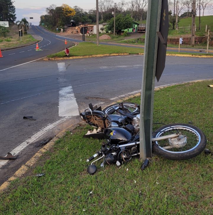 Motociclista e passageira ficam gravemente feridos em Chapecó