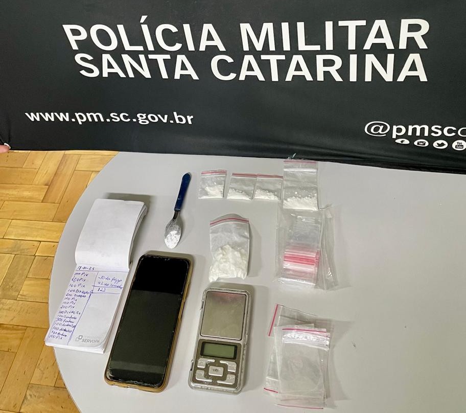 Adolescente de 14 anos é flagrada com cocaína nas partes íntimas