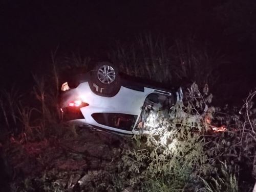 Condutor fica ferido após capotar carro na SC-283