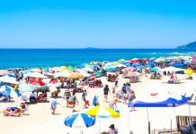 Turista americano é agredido após filmar mulher em praia de SC