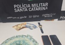 Adolescentes são apreendidos com notas falsas no comércio de Vargeão Notas falsas em Vargeão: Adolescentes são apreendidos pela PM