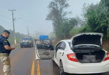 PRF intercepta automóvel clonado com mais de 120 quilos de maconha no Oeste catarinense