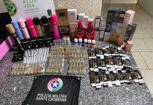 PMRv apreende anabolizantes e mercadorias irregulares em ônibus