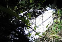 Motorista fica ferido após carro sair da pista e cair em ribanceira em Piratuba