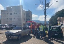 Idoso fica ferido em colisão traseira entre dois carros em Piratuba
